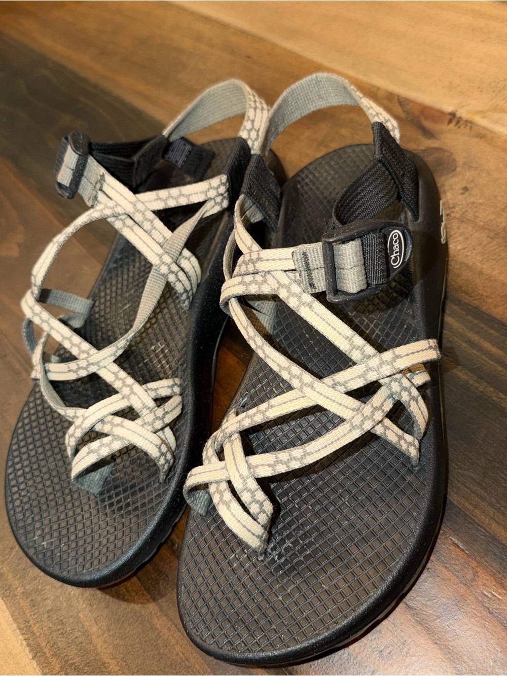 Chacos Women’s Size 9 - Green and Black Straps